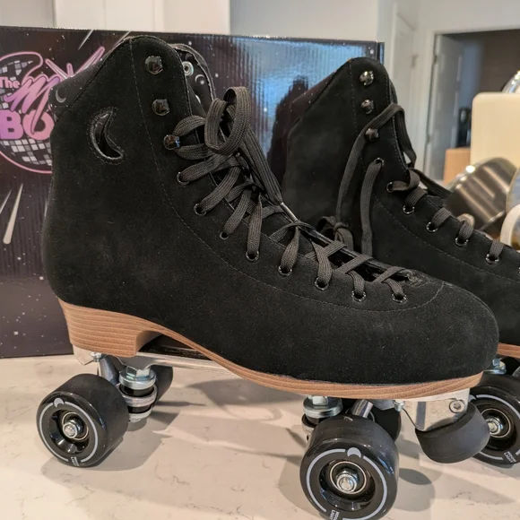 Midnight Roller Moon Boot Roller Skates - Picture 3 of 17
